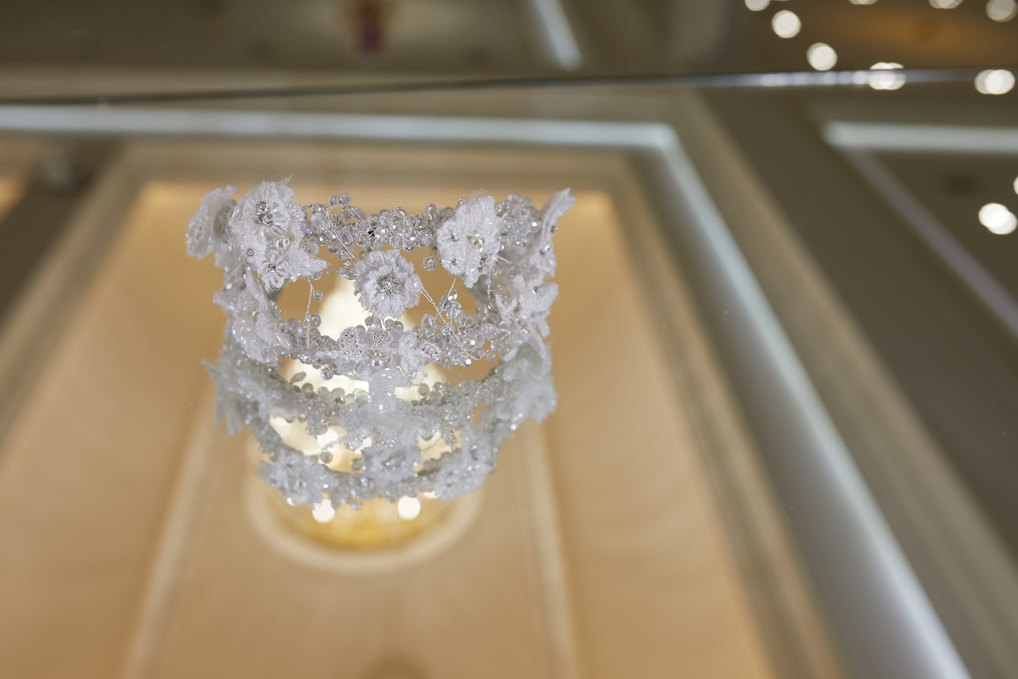 https://kayawedding.com/images/stories/virtuemart/product/3D_crystal_hoop.jpg