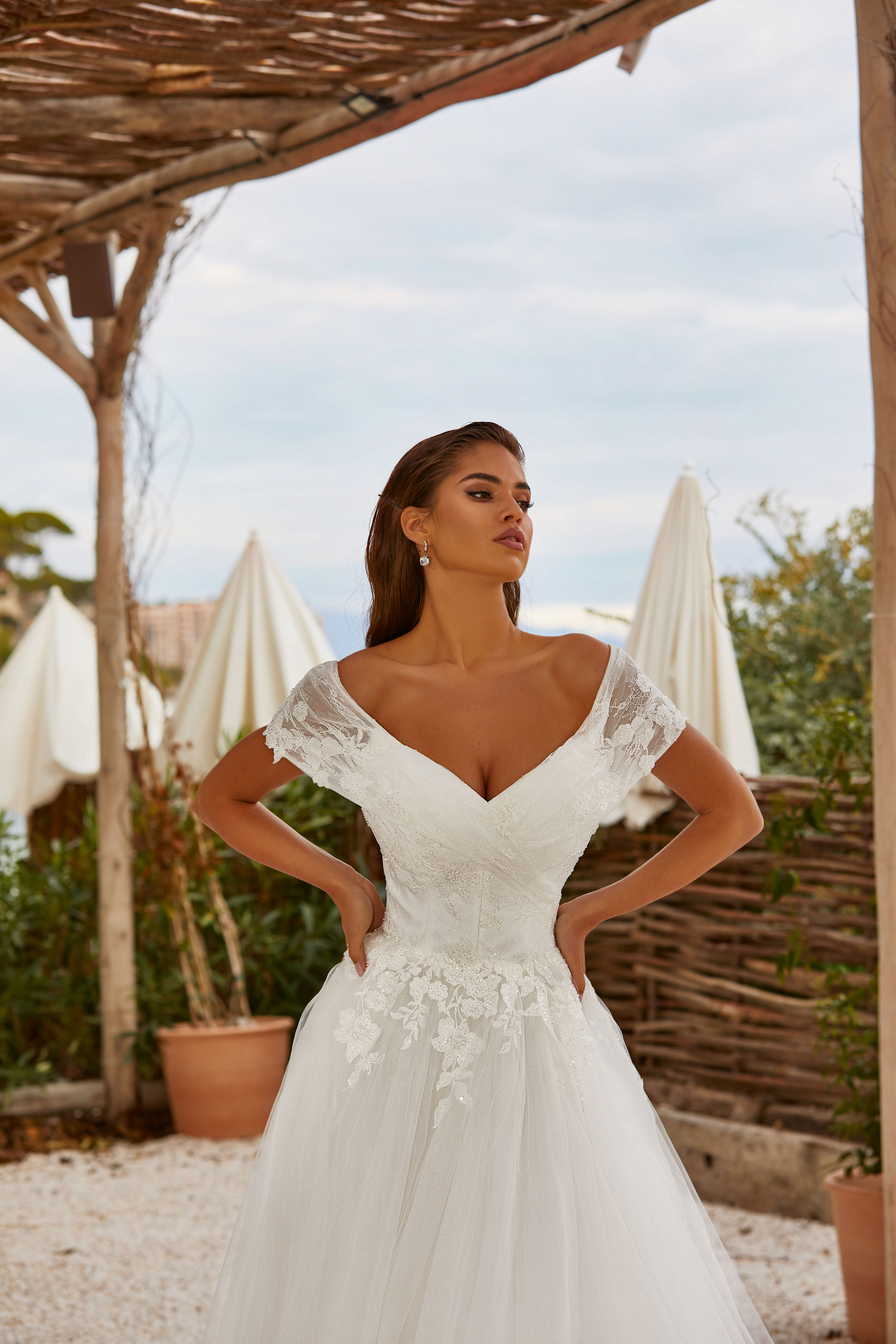 https://kayawedding.com/images/stories/virtuemart/product/Celestina3.jpg